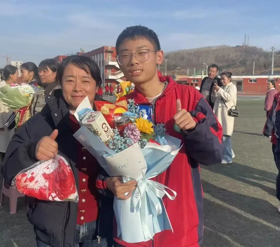 【校园快讯】乘风破浪 决胜中考--交口二中九年级百日誓师大会邀你共赴奋进之约 第102张