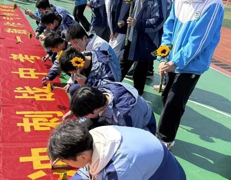 百日磨剑,逐梦中考——艾溪湖中学2026届中考百日誓师大会 第23张