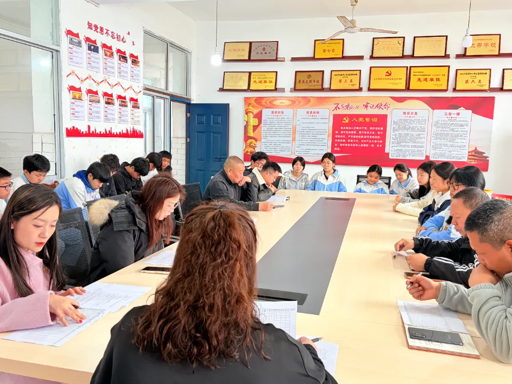 凝心聚力谋冲刺 精准施策向中考 第17张