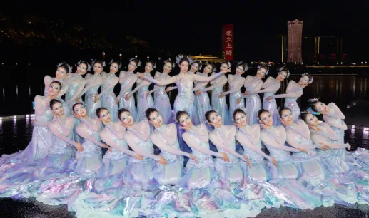 春晚 = 中考作文素材库!赶紧摘抄! 第8张