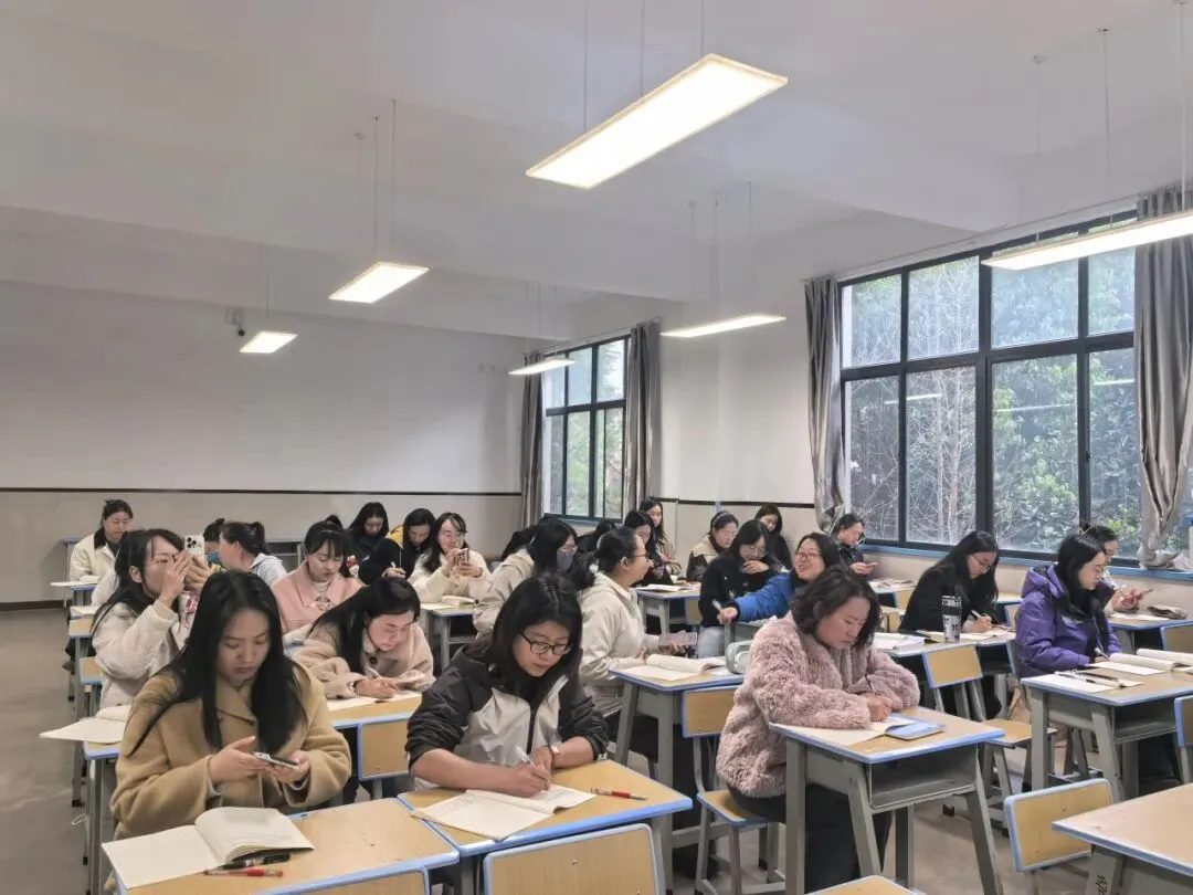 真题深剖析 教学再提质——云大附属会展学校小学部“真题研读”专题研讨活动 第36张