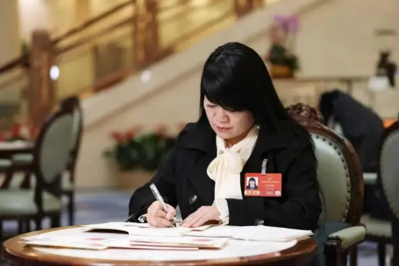 建议取消中考分流!建议70岁以上农民养老金提至500!建议允许60岁以上农民工继续务工!两会代表建言献策,每条都是真正的民生关切! 第11张