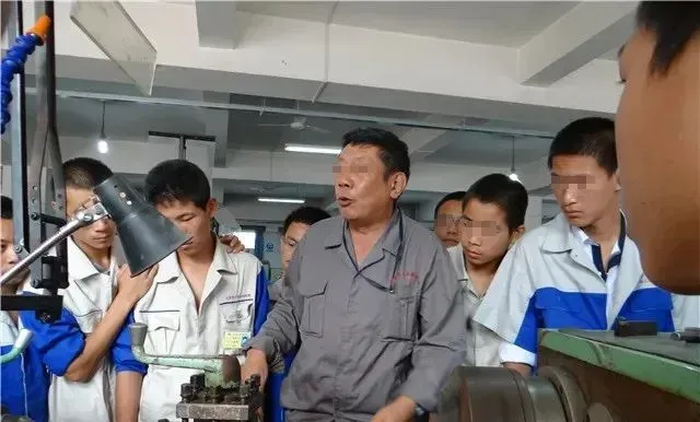 中考450分被迫分流,上了三年中专后结局意外:那些没考上高中的孩子,最后都怎么样了? 第12张