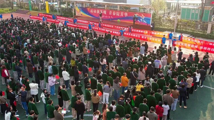 【新闻】同心筑梦百日 聚力决胜中考----我校2026届九年级中考百日誓师大会圆满举行 第61张