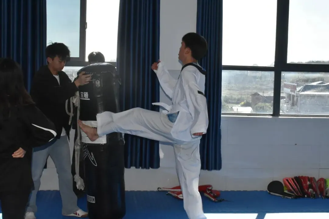 直击现场!2026年零陵区体育模考 第114张