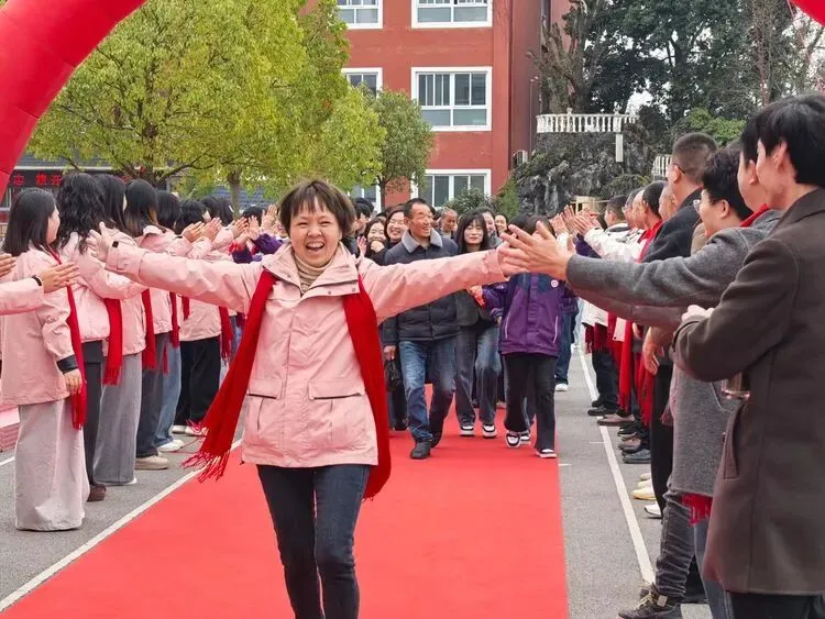 百日誓师燃斗志 壮志凌云战中考 第13张