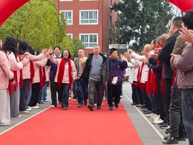 百日誓师燃斗志 壮志凌云战中考 第14张