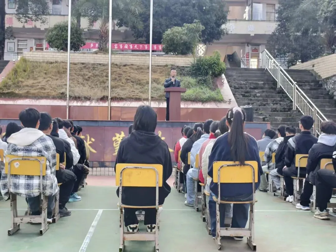 凝心聚力启新程,冲刺中考谱华章——崇文中学2026年春季开学典礼纪实 第4张