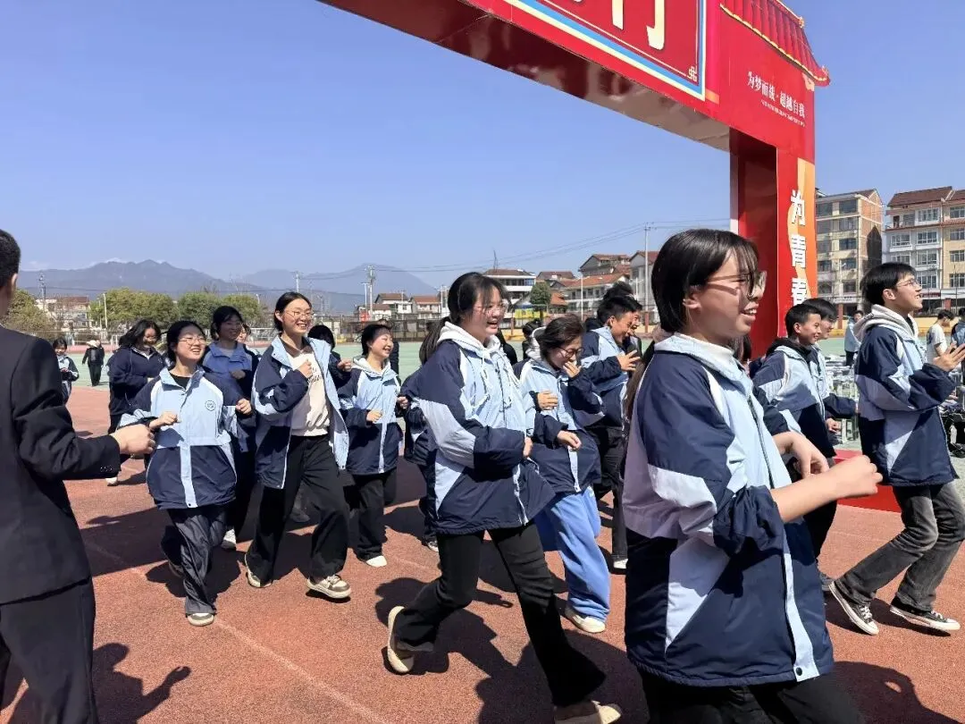 春风启新程 百日战中考——勉阳初级中学隆重举行开学典礼暨百日誓师大会 第36张