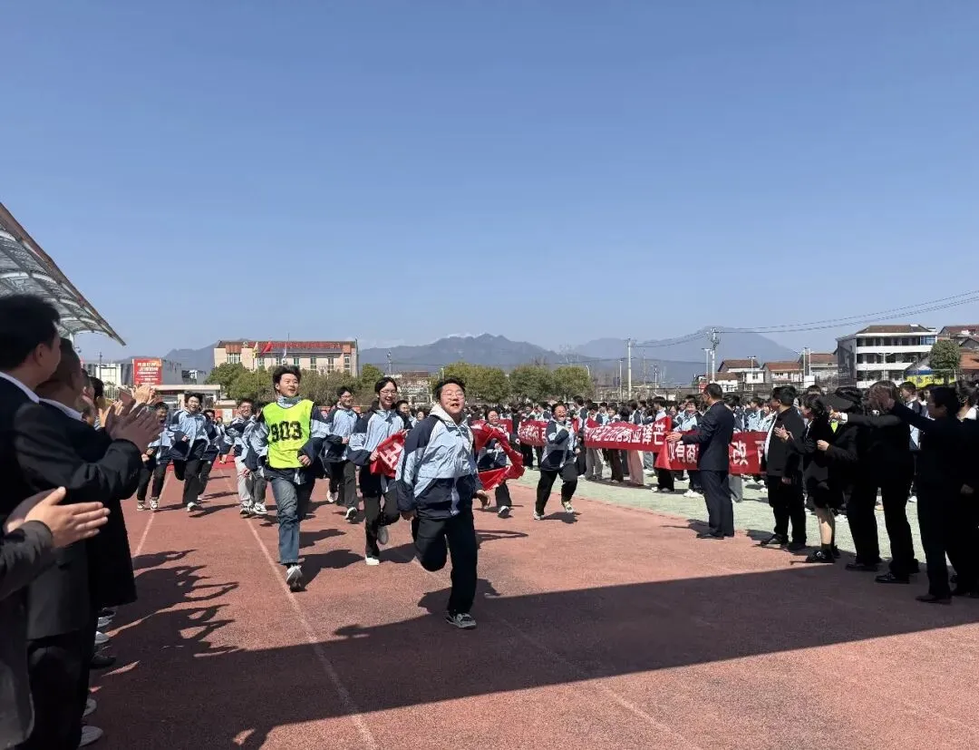 春风启新程 百日战中考——勉阳初级中学隆重举行开学典礼暨百日誓师大会 第43张