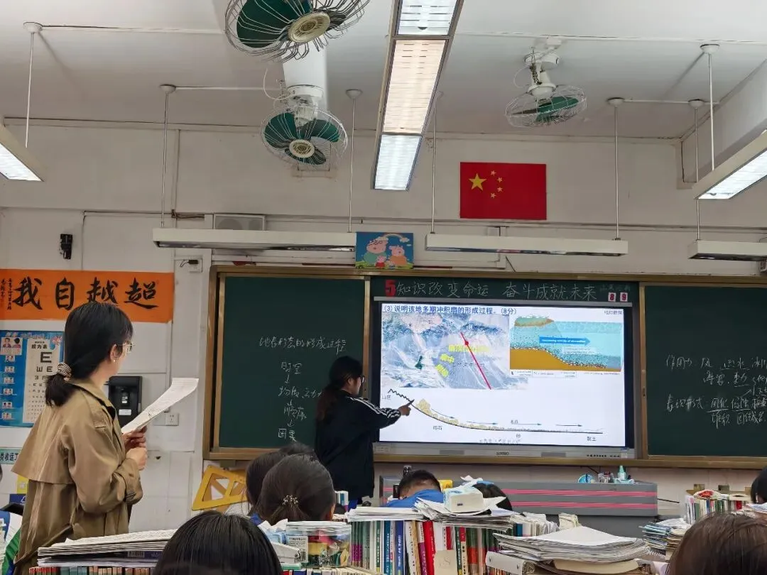 深耕课堂研真题,聚力共寻备考策——广州市黄凤金名师工作室赴从化中学参加高三备考专项研修活动 第4张