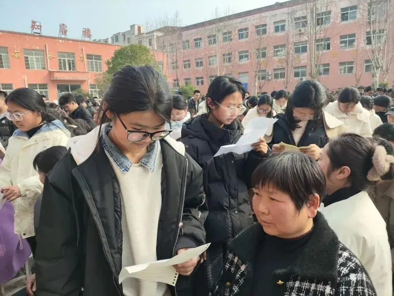 鏖战百日不负韶华,策马扬鞭决胜中考———淅川县九重镇第一初级中学举行2026年百日冲刺誓师大会 第35张