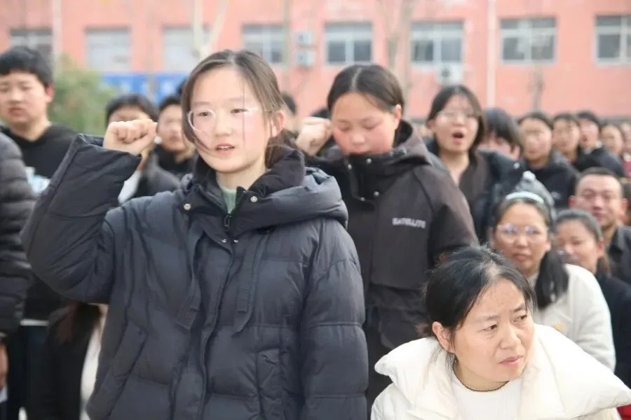 鏖战百日不负韶华,策马扬鞭决胜中考———淅川县九重镇第一初级中学举行2026年百日冲刺誓师大会 第51张