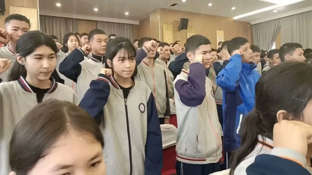 【和合共生】“和光同尘、筑梦中考”——库尔勒市第一中学百日誓师大会 第16张