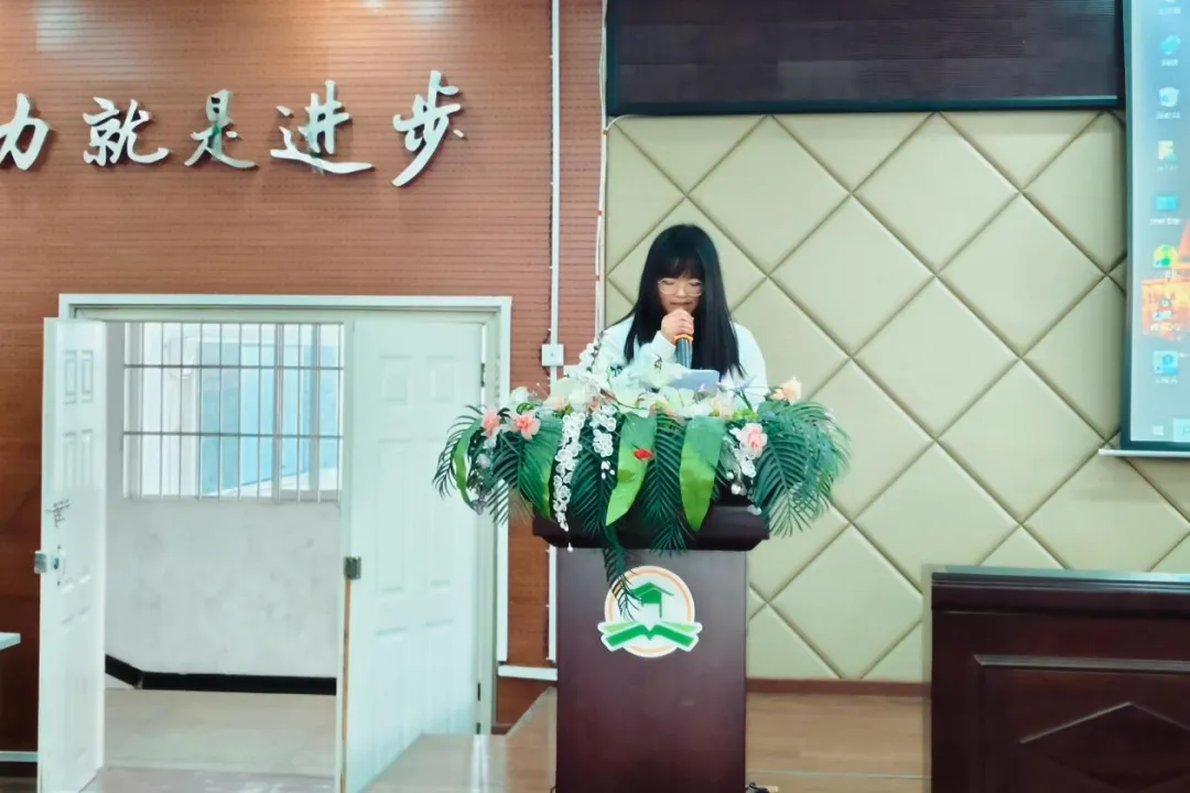 家校同心战中考 凝心聚力向未来——酉阳县龚滩初级中学召开毕业年级家校共育大会 第7张