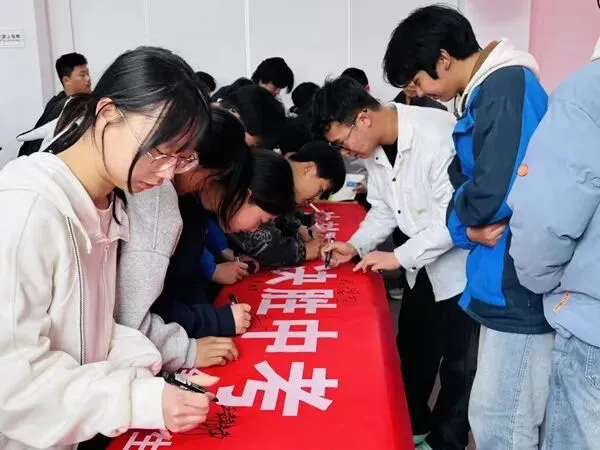 汉滨区县河九年制学校举行2026届中考百日冲刺誓师活动 第5张