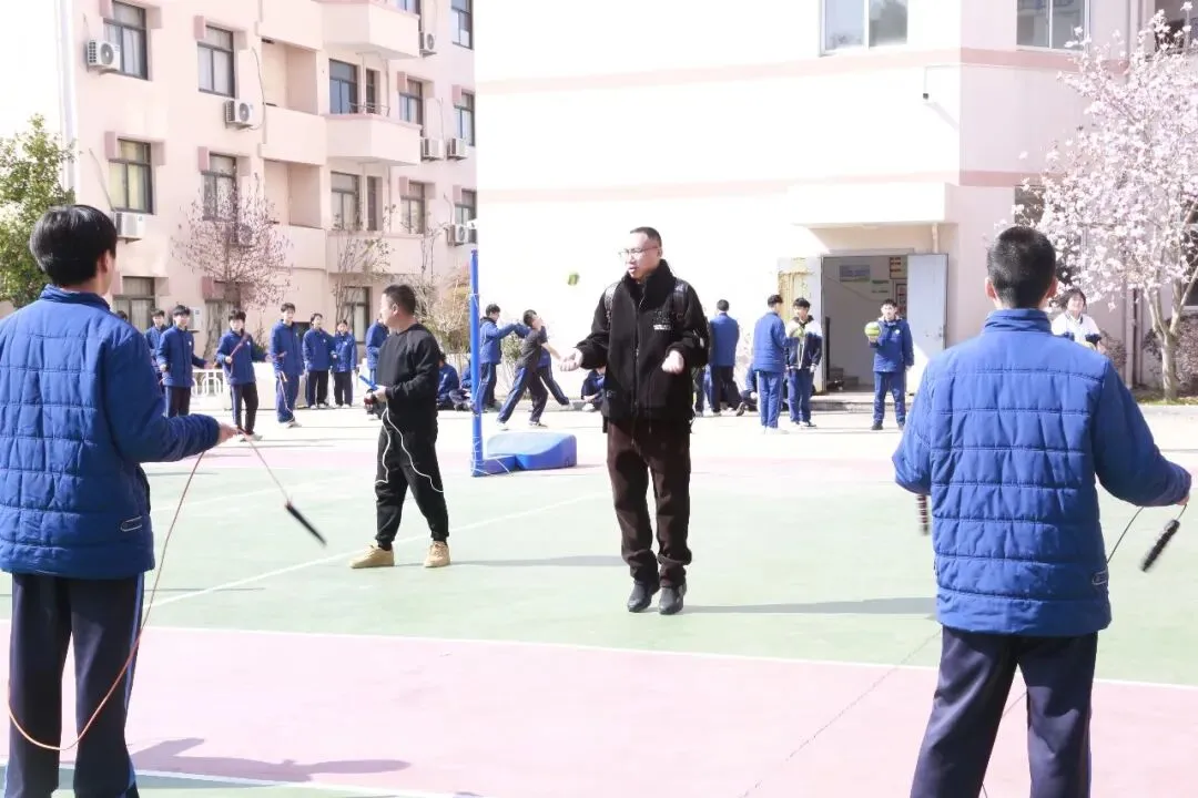 【教学动态】聚焦排球教学,共探中考体育——互联网+玉环市体育项目(排球)专题研讨暨名师送教活动在芦浦中学开展 第3张