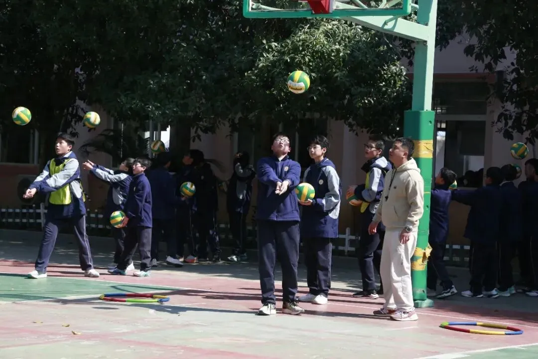 【教学动态】聚焦排球教学,共探中考体育——互联网+玉环市体育项目(排球)专题研讨暨名师送教活动在芦浦中学开展 第7张