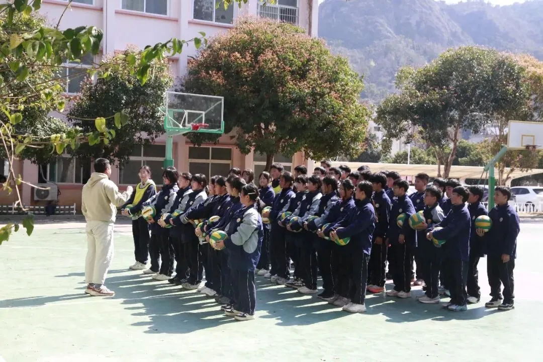 【教学动态】聚焦排球教学,共探中考体育——互联网+玉环市体育项目(排球)专题研讨暨名师送教活动在芦浦中学开展 第8张