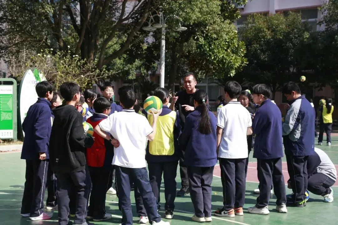 【教学动态】聚焦排球教学,共探中考体育——互联网+玉环市体育项目(排球)专题研讨暨名师送教活动在芦浦中学开展 第12张