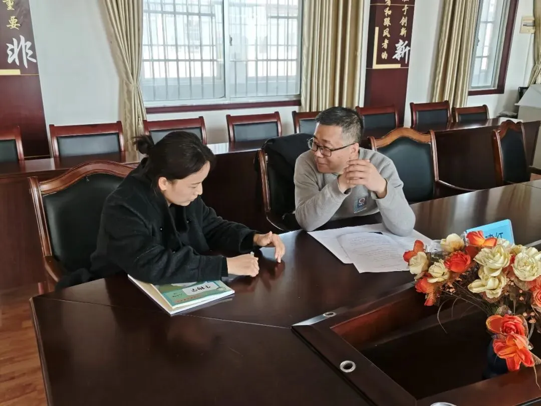 精准把脉促备考 同心共行迎中考——石首市教研室专家团队莅临我校指导复习工作 第5张