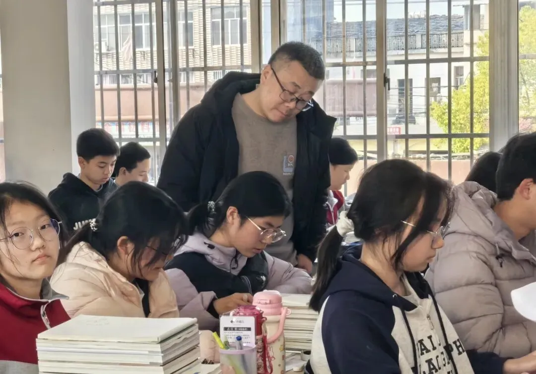 精准把脉促备考 同心共行迎中考——石首市教研室专家团队莅临我校指导复习工作 第9张