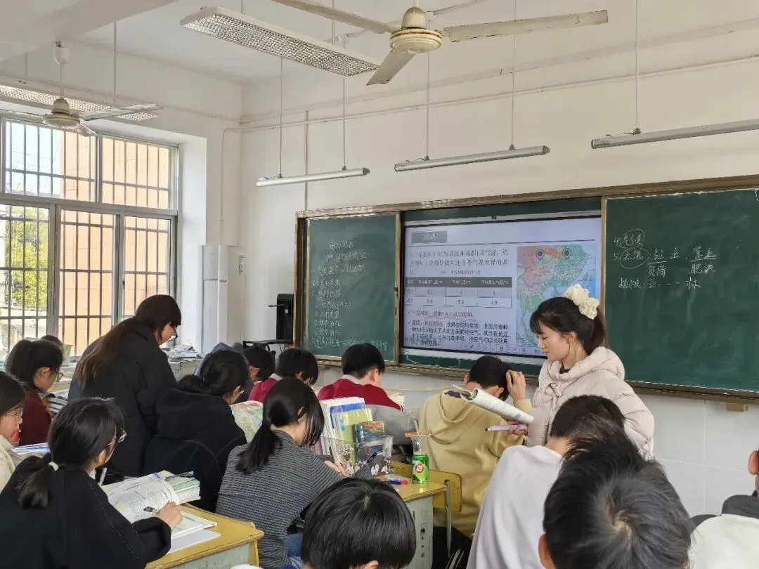 精准把脉促备考 同心共行迎中考——石首市教研室专家团队莅临我校指导复习工作 第13张