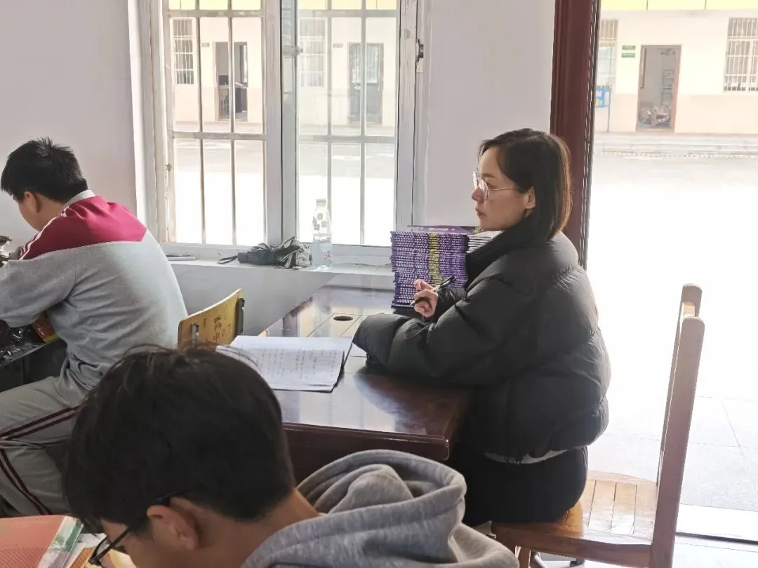 精准把脉促备考 同心共行迎中考——石首市教研室专家团队莅临我校指导复习工作 第14张