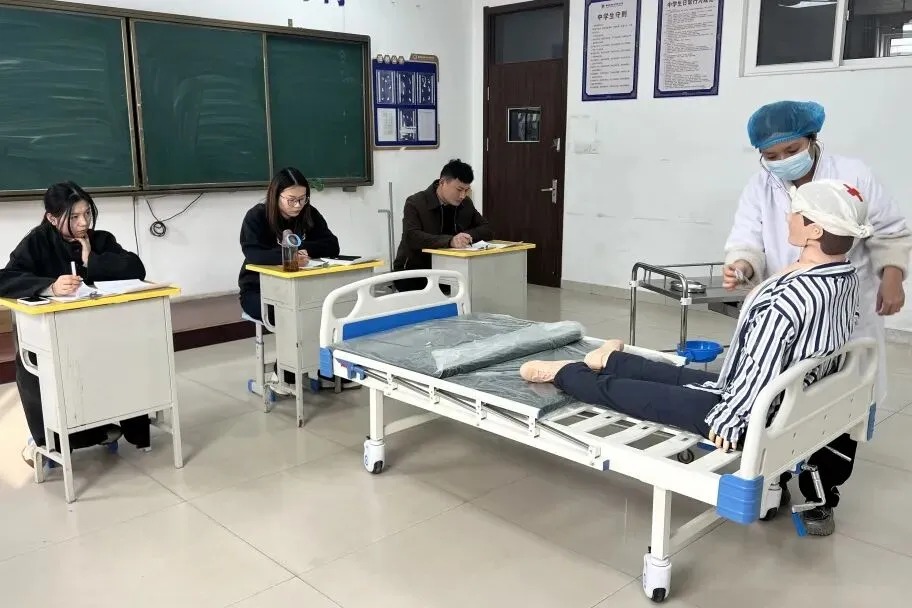【实战模拟 护航高考】我校高三医学技术与护理专业举行技能 第11张