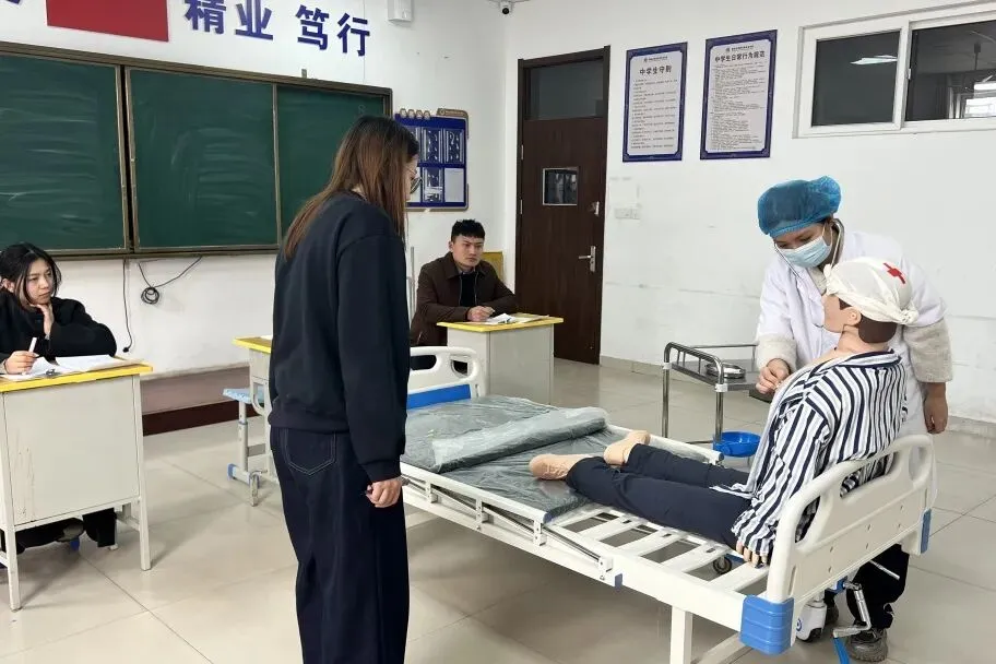【实战模拟 护航高考】我校高三医学技术与护理专业举行技能 第21张