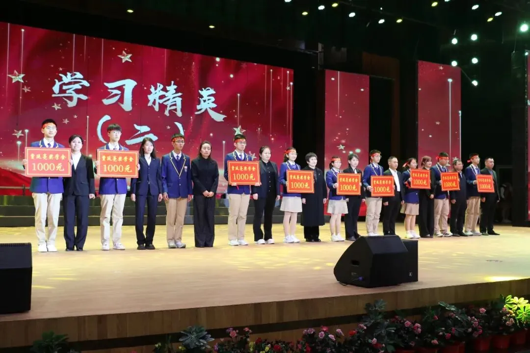 凤山学校初中部举行2026年中考百日誓师大会 第13张