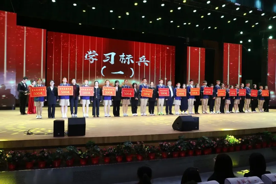 凤山学校初中部举行2026年中考百日誓师大会 第15张