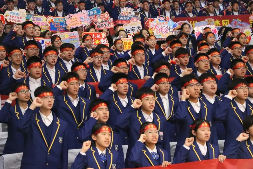 凤山学校初中部举行2026年中考百日誓师大会 第88张