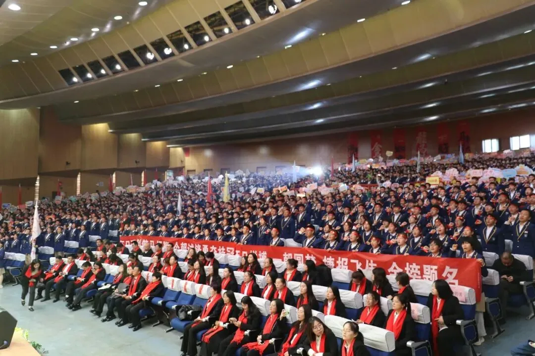 凤山学校初中部举行2026年中考百日誓师大会 第89张