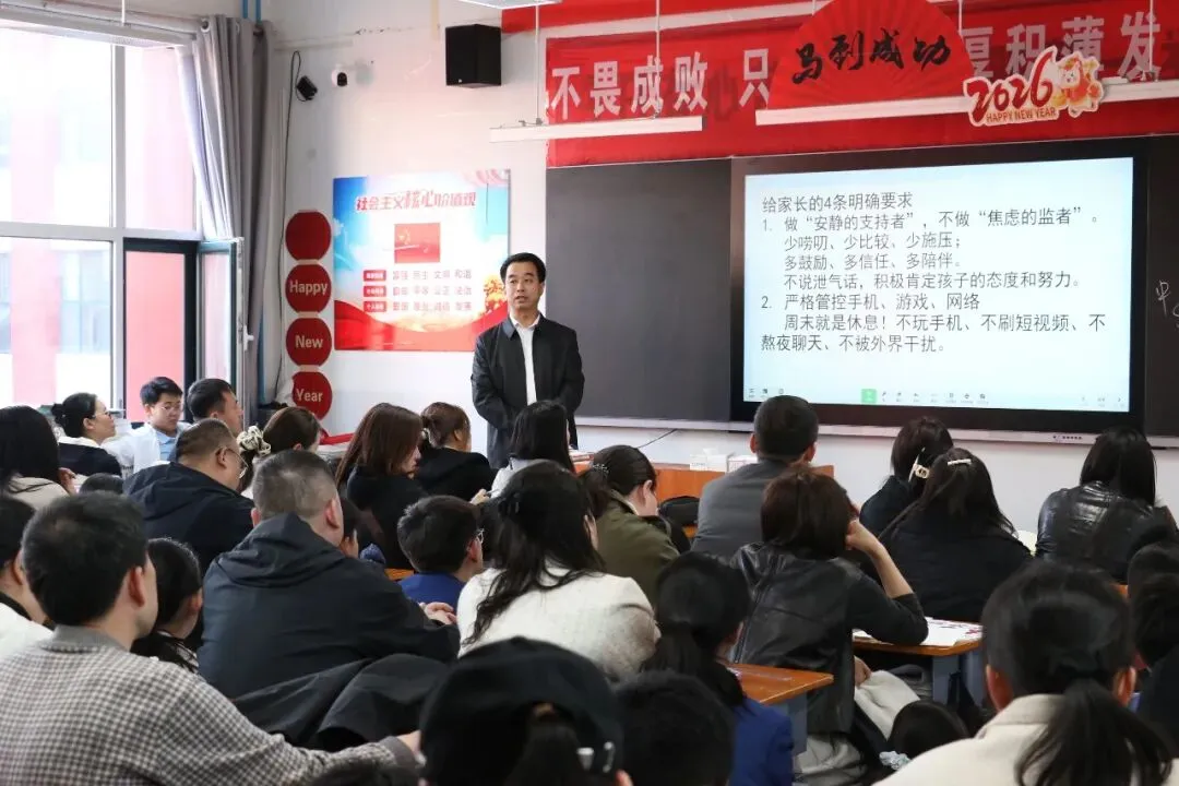 凤山学校初中部举行2026年中考百日誓师大会 第99张