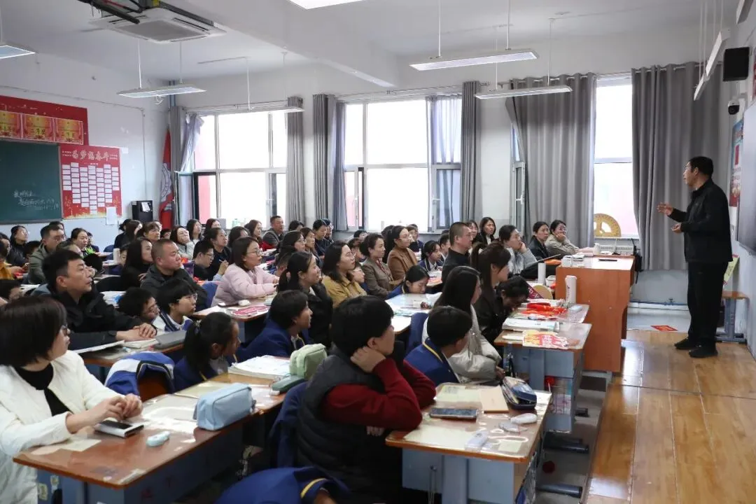 凤山学校初中部举行2026年中考百日誓师大会 第102张