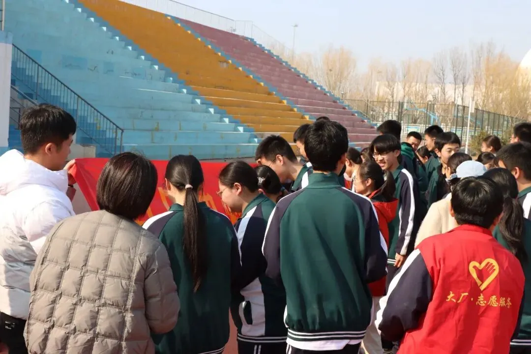 不负韶华拼百天 决胜中考梦必圆——我校举行九年级中考百日誓师大会 第16张