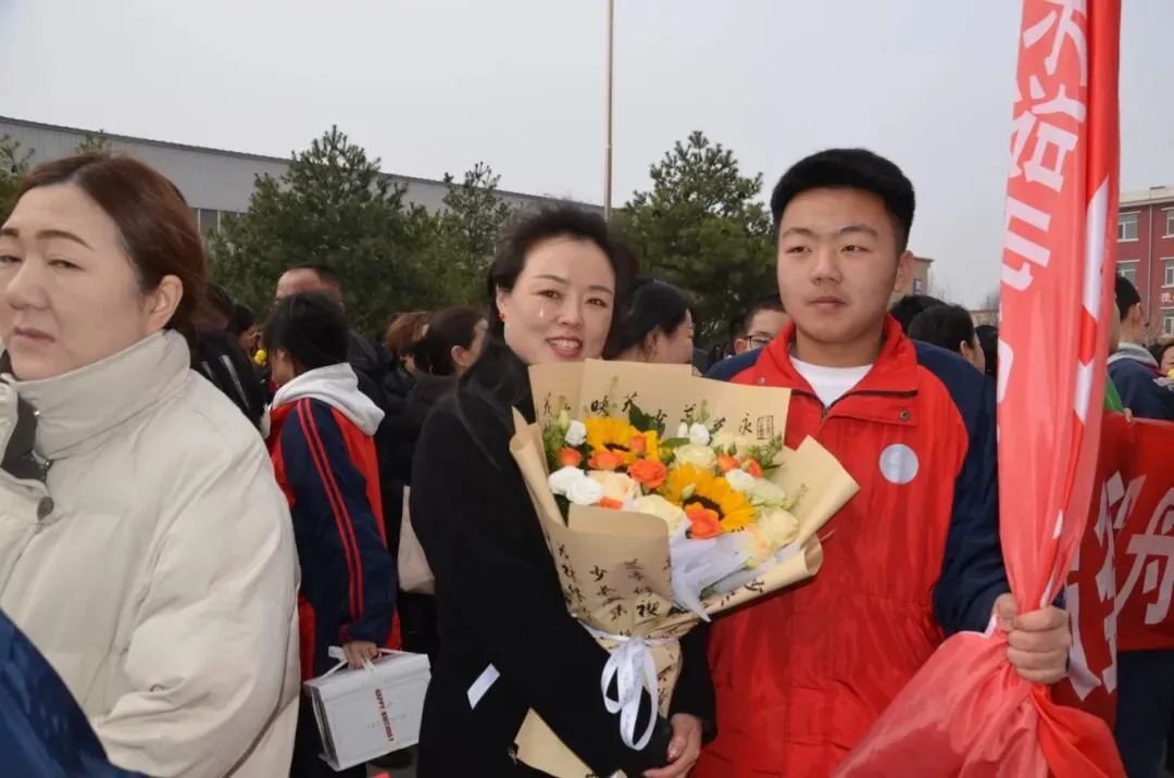 【师力成才 思贤实验】“百日冲刺,圆梦中考”——初三百日誓师大会 第33张