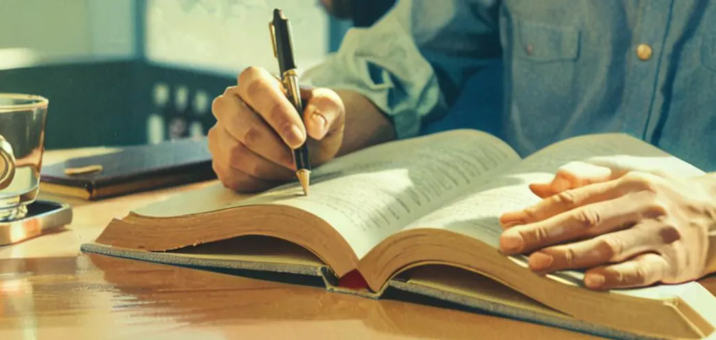 2026中考作文押题范文:人生能有几回搏 第1张