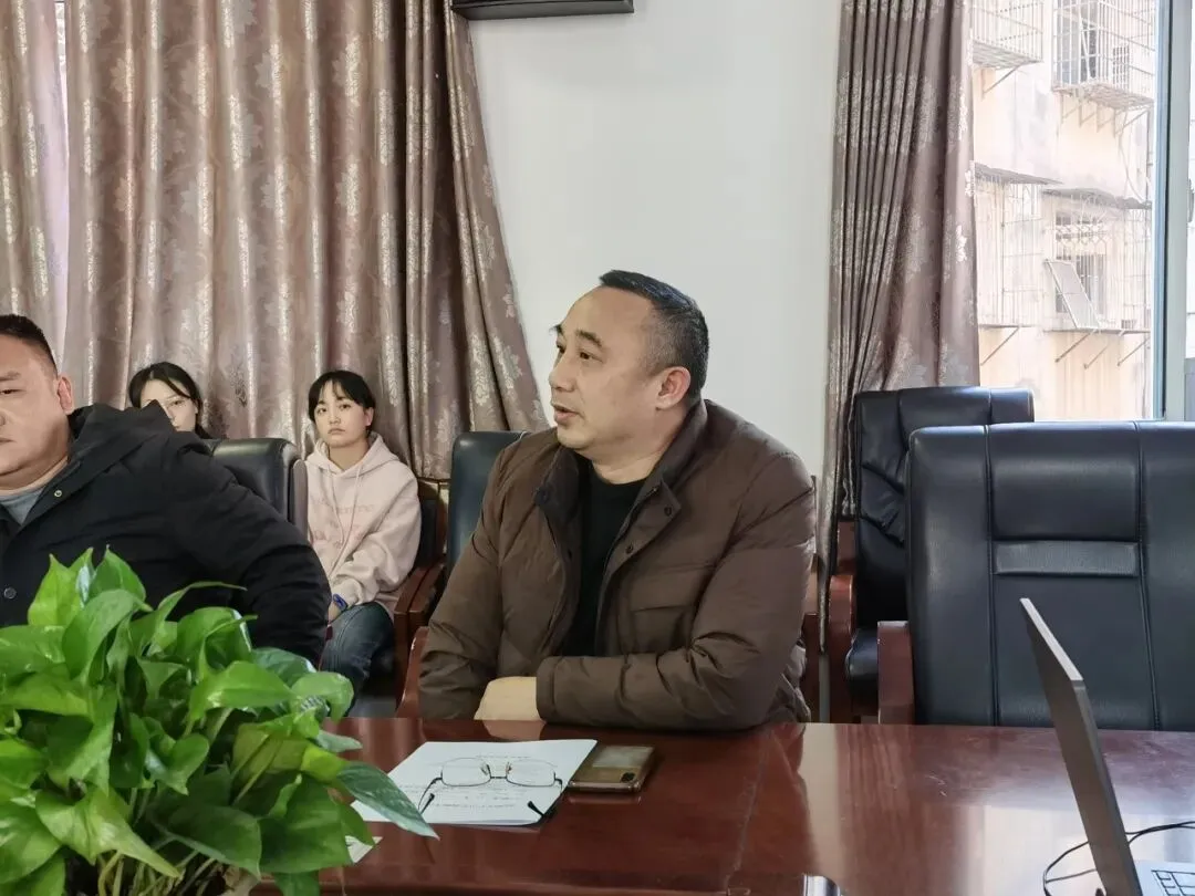 精研中考明方向 聚力备考提质效——怀化市第二中学语文、数学复习专题研讨会圆满召开 第17张 精研中考明方向 聚力备考提质效——怀化市第二中学语文、数学复习专题研讨会圆满召开 第17张