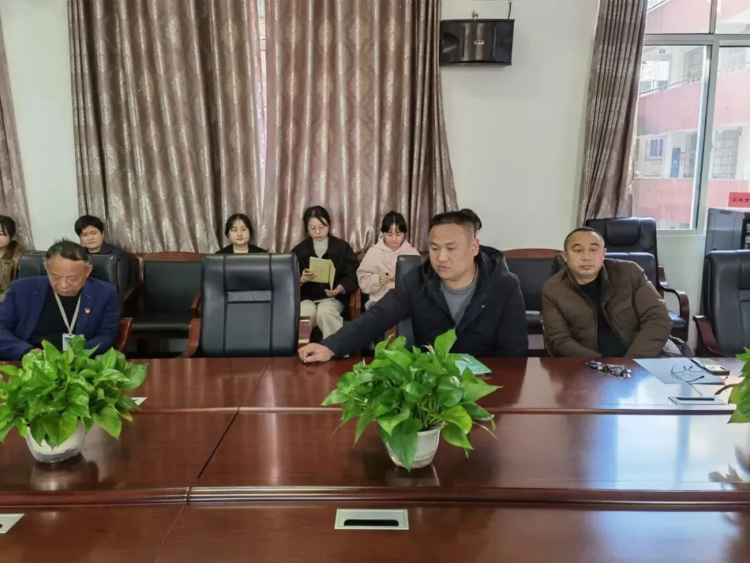 精研中考明方向 聚力备考提质效——怀化市第二中学语文、数学复习专题研讨会圆满召开 第22张 精研中考明方向 聚力备考提质效——怀化市第二中学语文、数学复习专题研讨会圆满召开 第22张