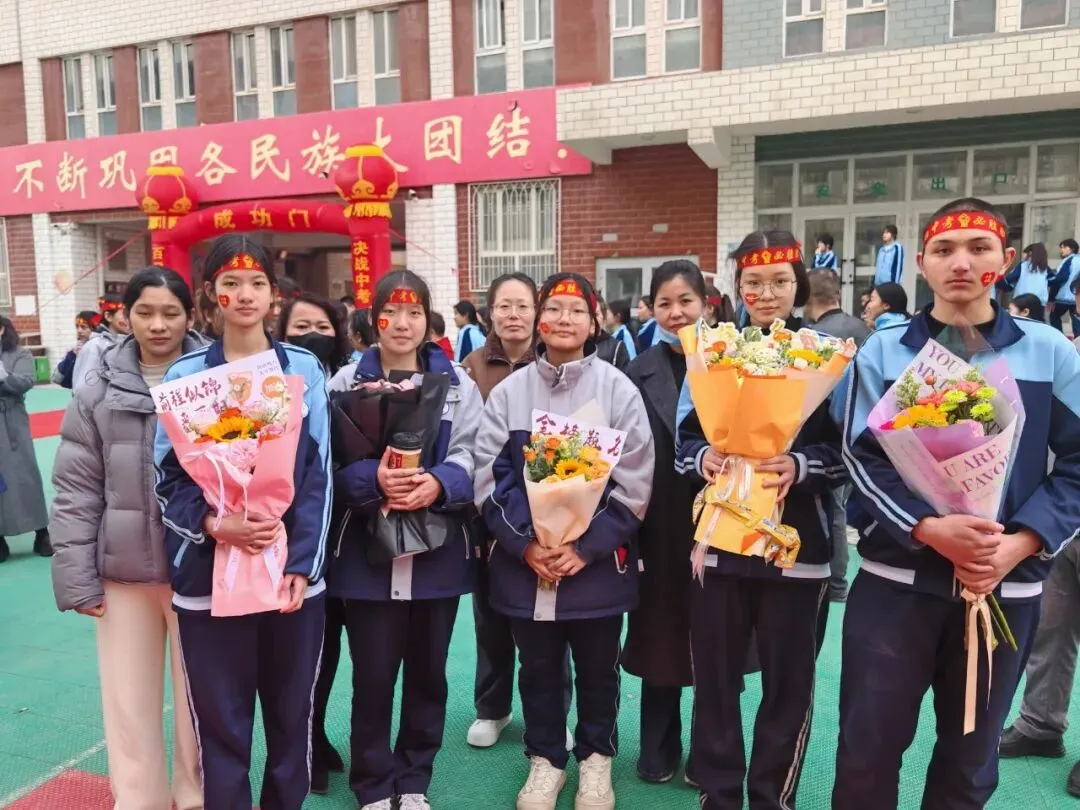 骐骥逐光,梦想起航,决胜中考——我校隆重举行初三年级百日誓师活动 第14张 骐骥逐光,梦想起航,决胜中考——我校隆重举行初三年级百日誓师活动 第14张