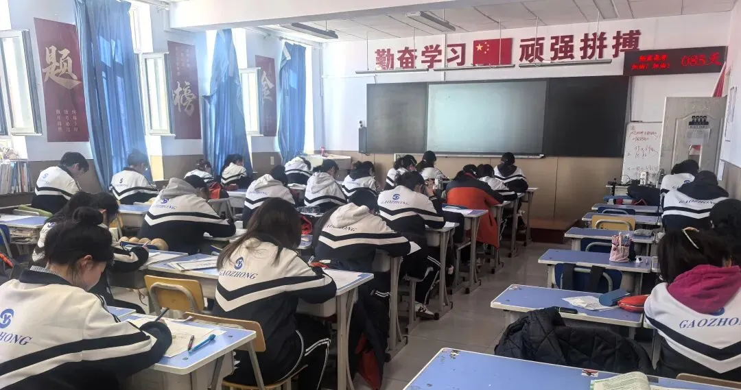 乌兰察布市艺术高中高三第一次模拟考试顺利开考 第5张