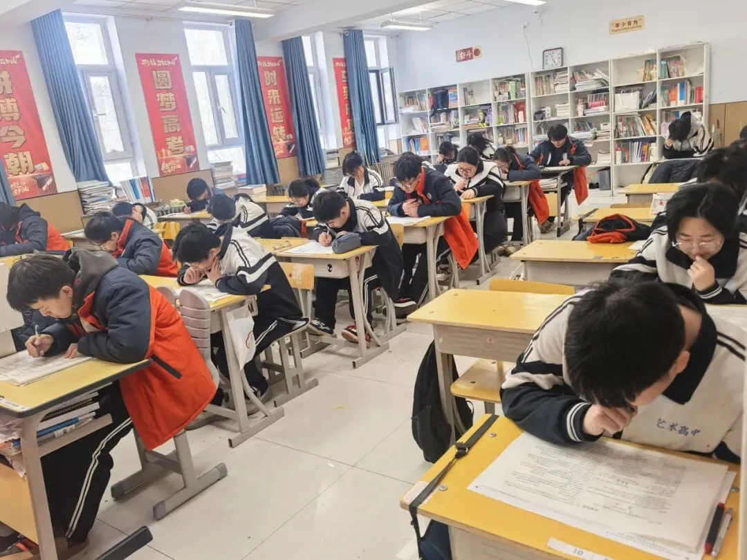 乌兰察布市艺术高中高三第一次模拟考试顺利开考 第6张