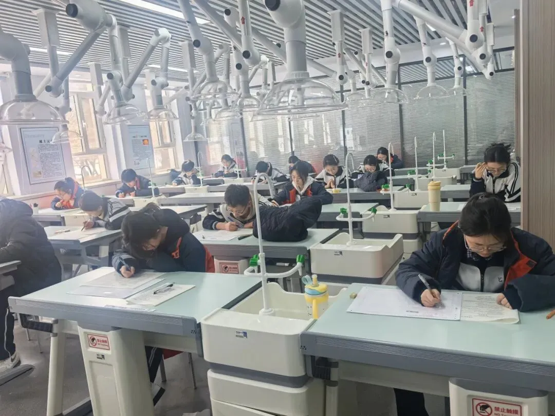 乌兰察布市艺术高中高三第一次模拟考试顺利开考 第7张