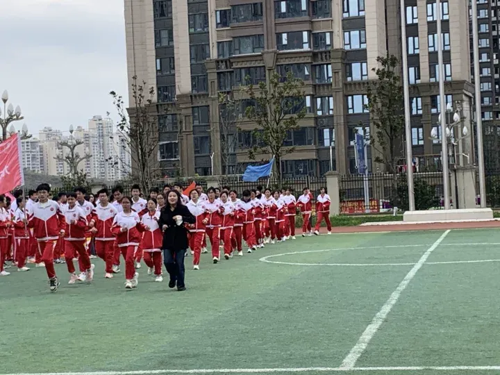 白云十中2026届中考百日誓师大会圆满举行:百日磨砺终成器,少年逐梦向未来 ——以青春之名,赴梦想之约! 第26张