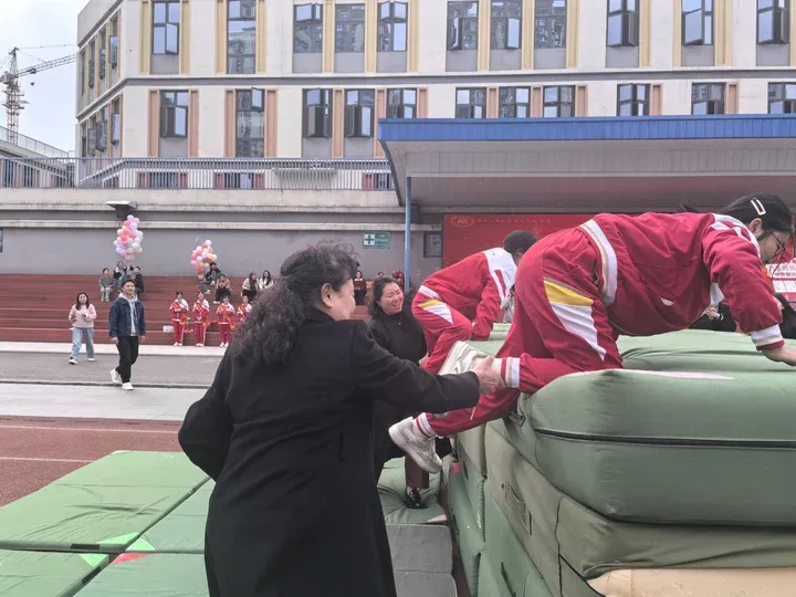 白云十中2026届中考百日誓师大会圆满举行:百日磨砺终成器,少年逐梦向未来 ——以青春之名,赴梦想之约! 第45张