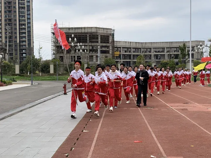 白云十中2026届中考百日誓师大会圆满举行:百日磨砺终成器,少年逐梦向未来 ——以青春之名,赴梦想之约! 第108张