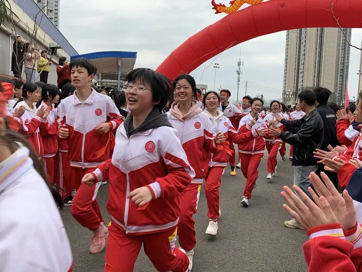 白云十中2026届中考百日誓师大会圆满举行:百日磨砺终成器,少年逐梦向未来 ——以青春之名,赴梦想之约! 第112张