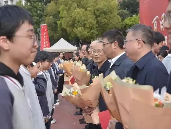 砺剑赴中考 逐梦启新程 | 万州一中初2026届中考誓师大会圆满举行 第45张 砺剑赴中考 逐梦启新程 | 万州一中初2026届中考誓师大会圆满举行 第45张